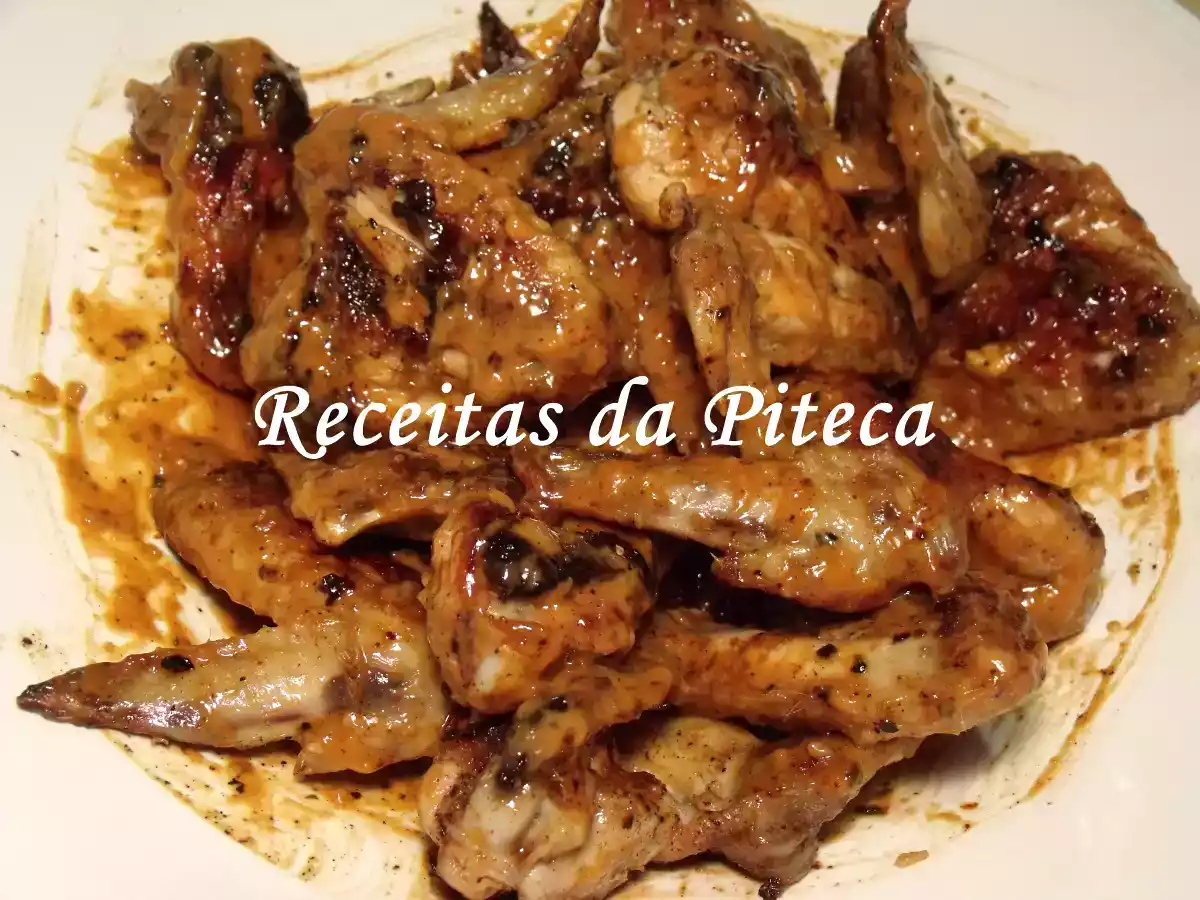 Asas de frango grelhadas com molho barbecue de coentros e alho - foto 2