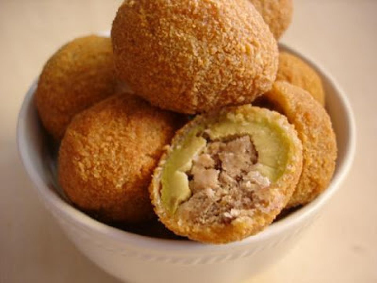 Azeitonas recheadas, empanadas e fritas