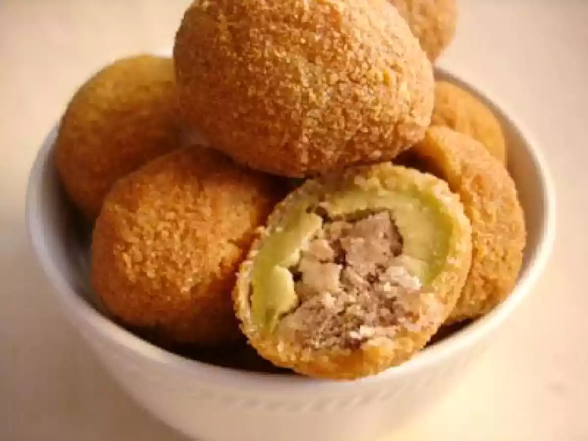 Azeitonas recheadas, empanadas e fritas