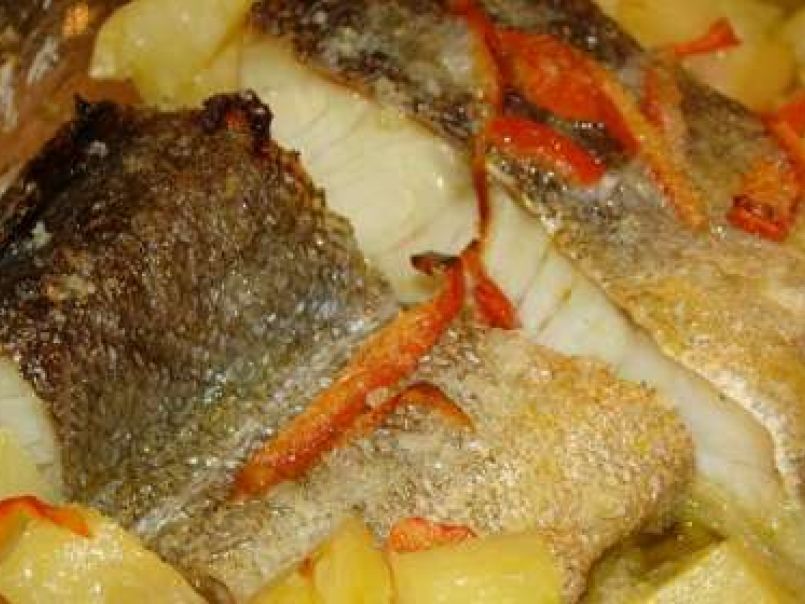 Bacalhau Assado No Forno Com Batatas E Pimento