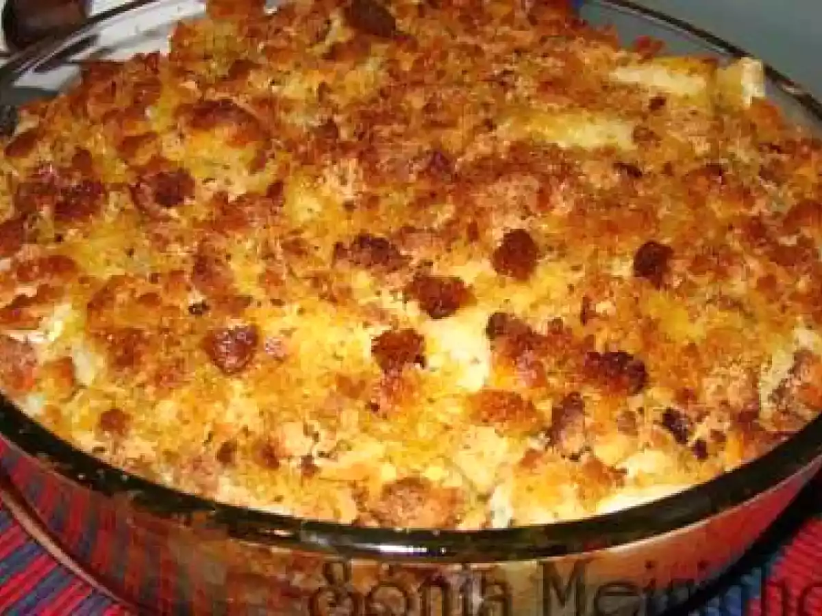 Bacalhau com batatas no forno com crosta de broa
