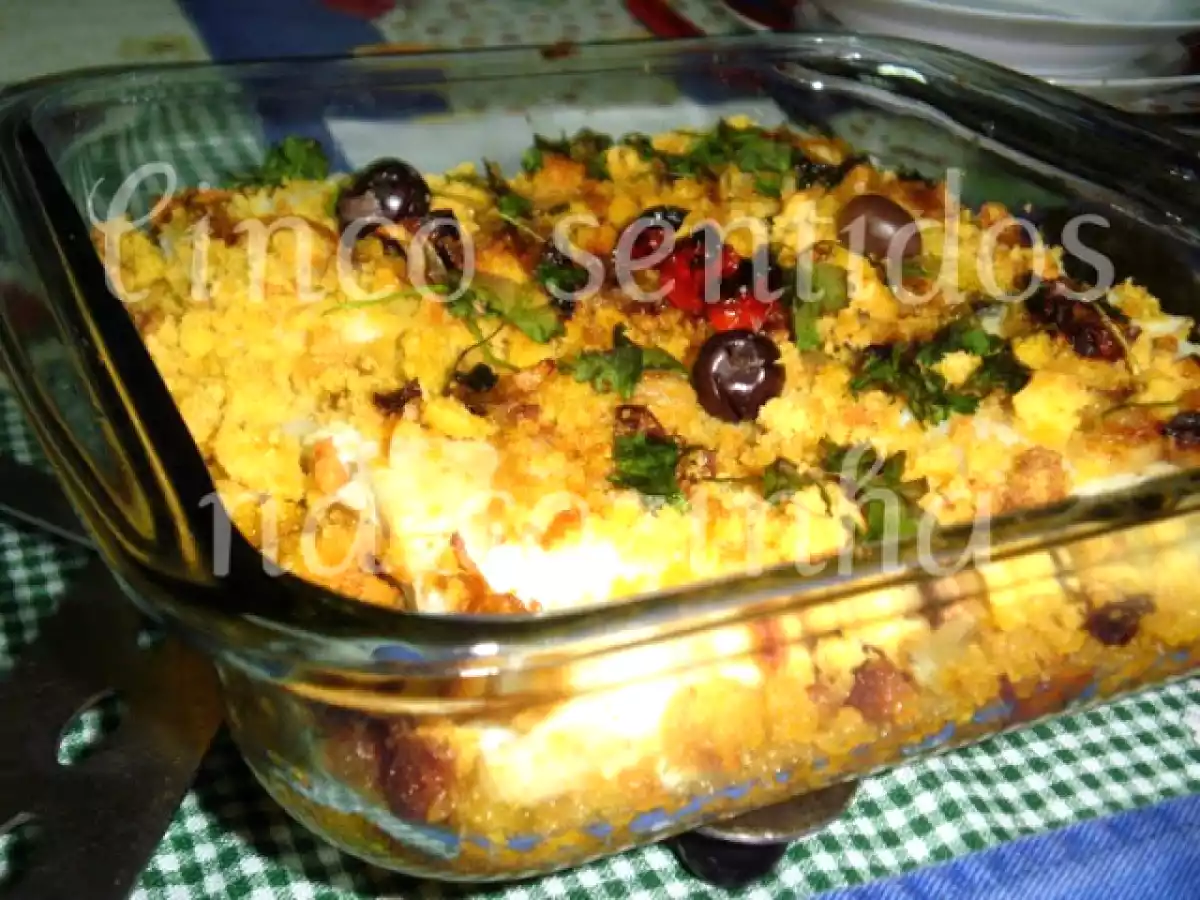 Bacalhau com broa aromatizado com salsa e pickles