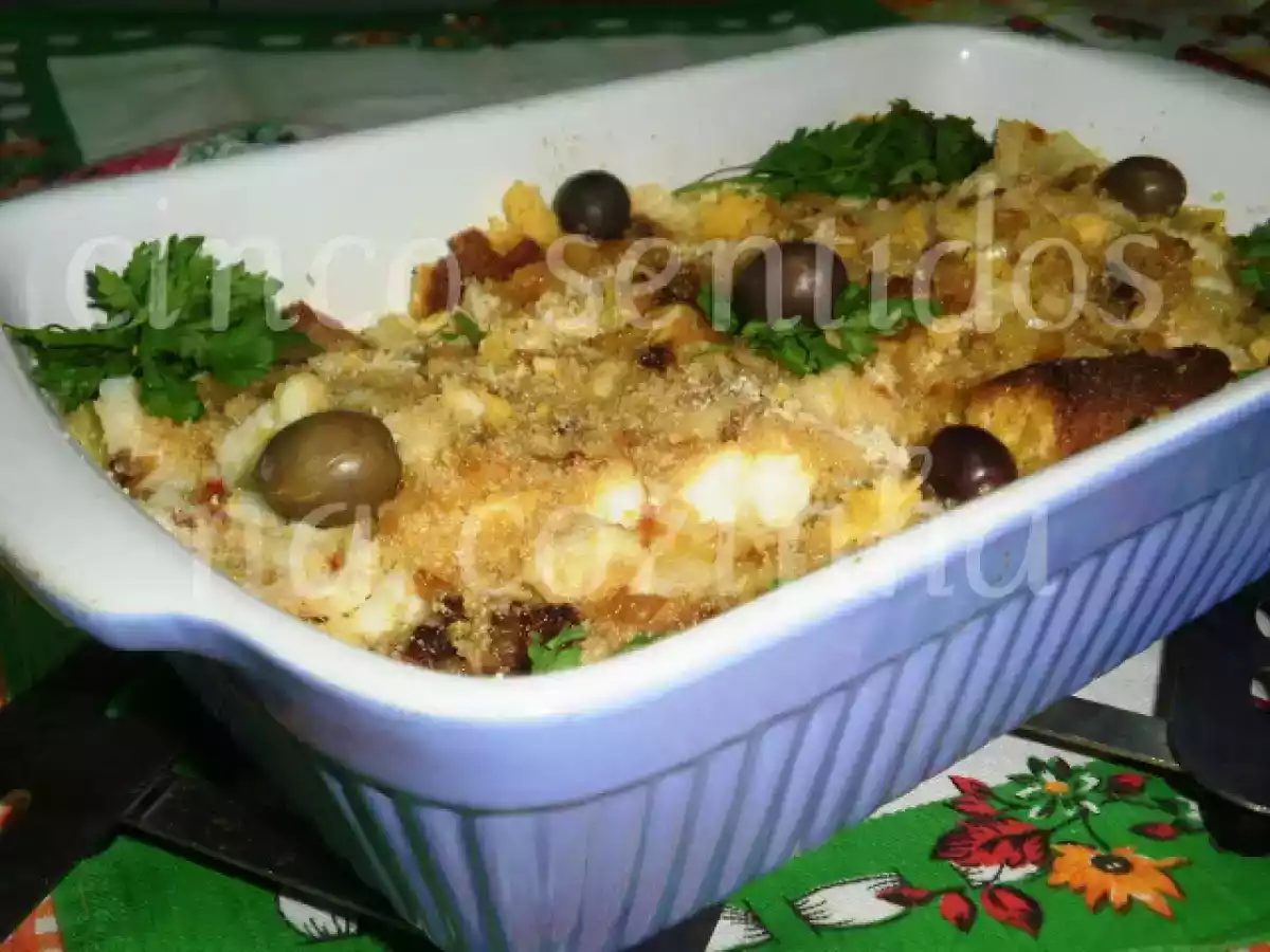 Bacalhau com broa e cebolada