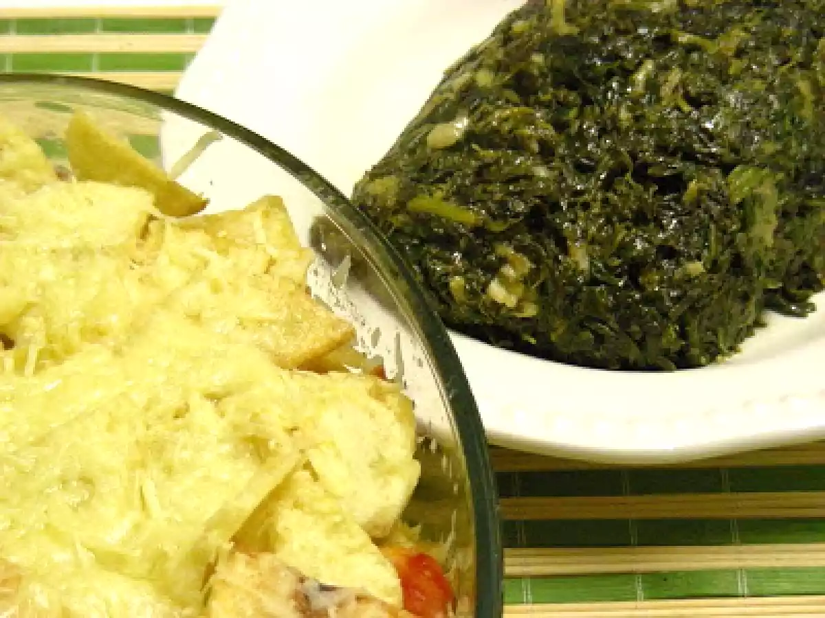 Bacalhau Com Cebolada no Forno acompanhado com Esparregado de Espinafres