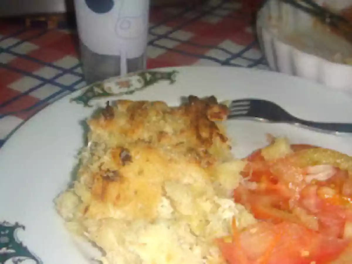 Bacalhau com Natas Acompanhado com Salada de Tomate e Cenoura