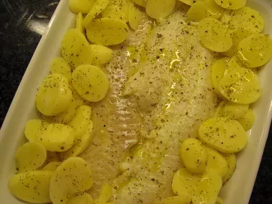 Bacalhau fresco ao forno com batatas e queijo - foto 2