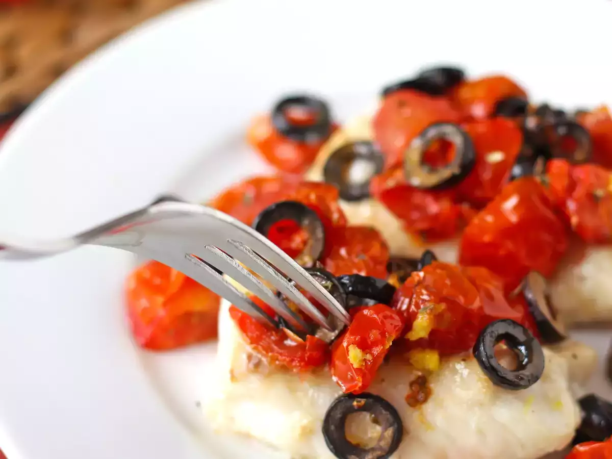 Bacalhau fresco na Air Fryer com tomate cereja, azeitonas e limão: receita leve e rápida - foto 3