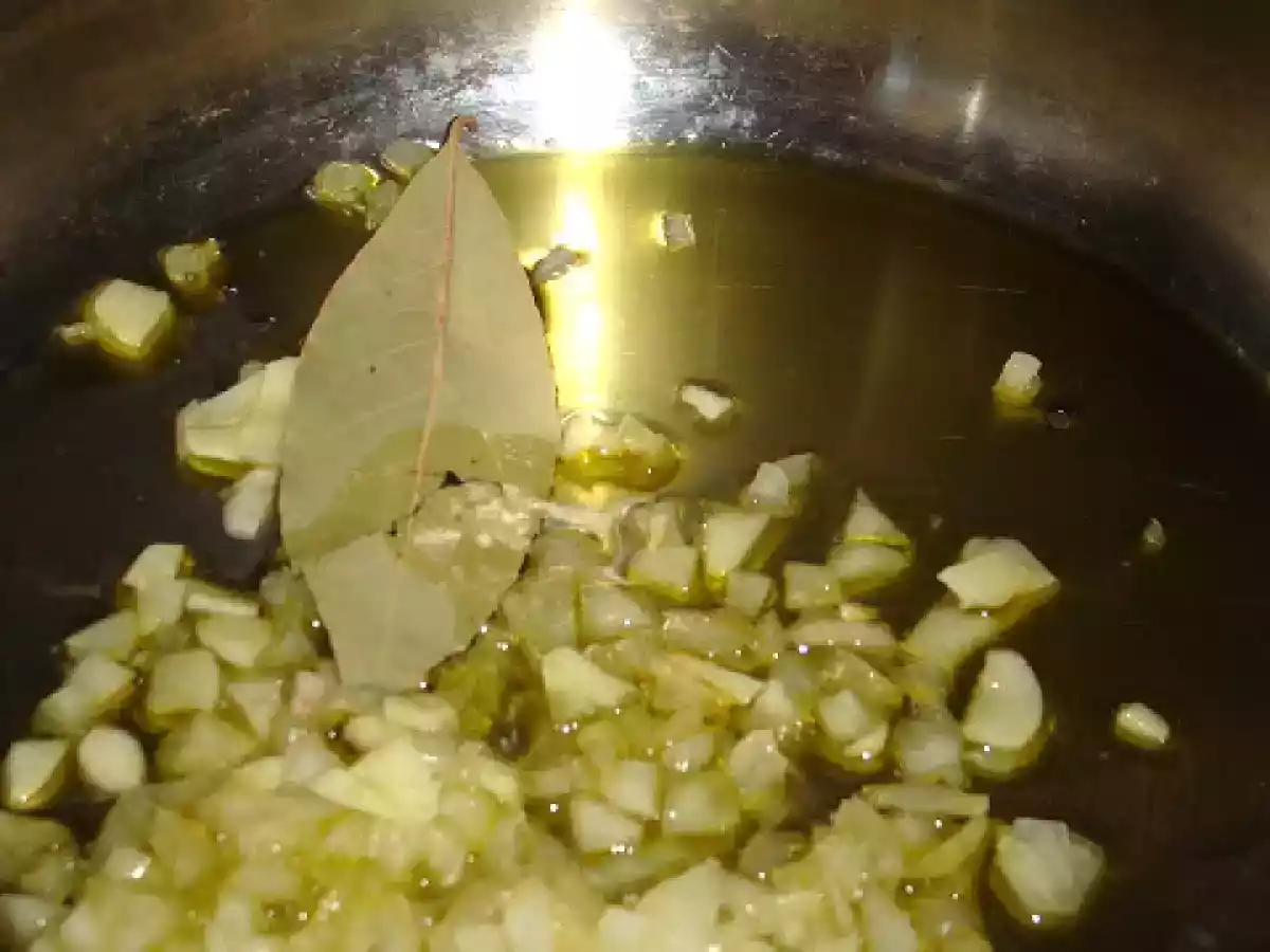 Bacalhau Gratinado com Batata Palha e Crocante de Broa de Milho Aromatizada - foto 3