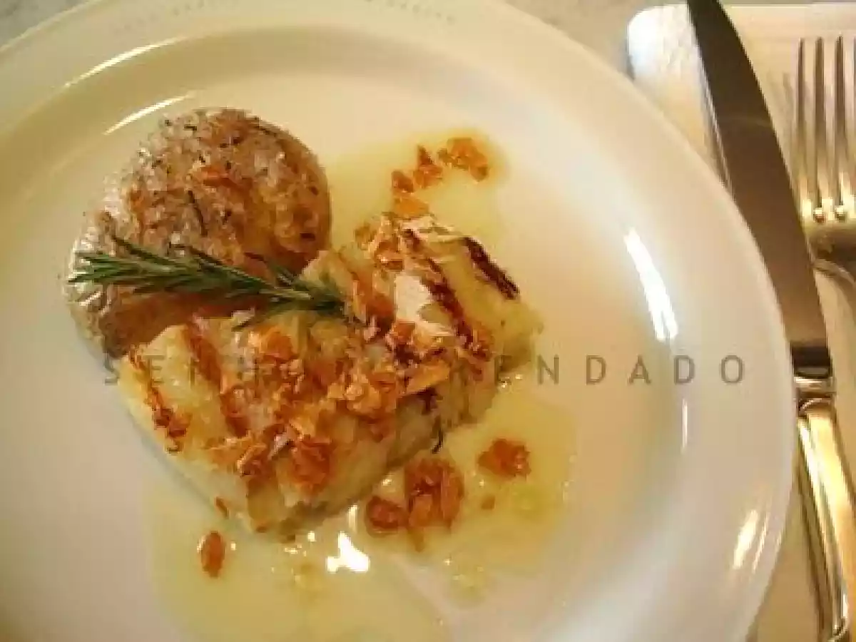 Bacalhau grelhado com batatas ao murro