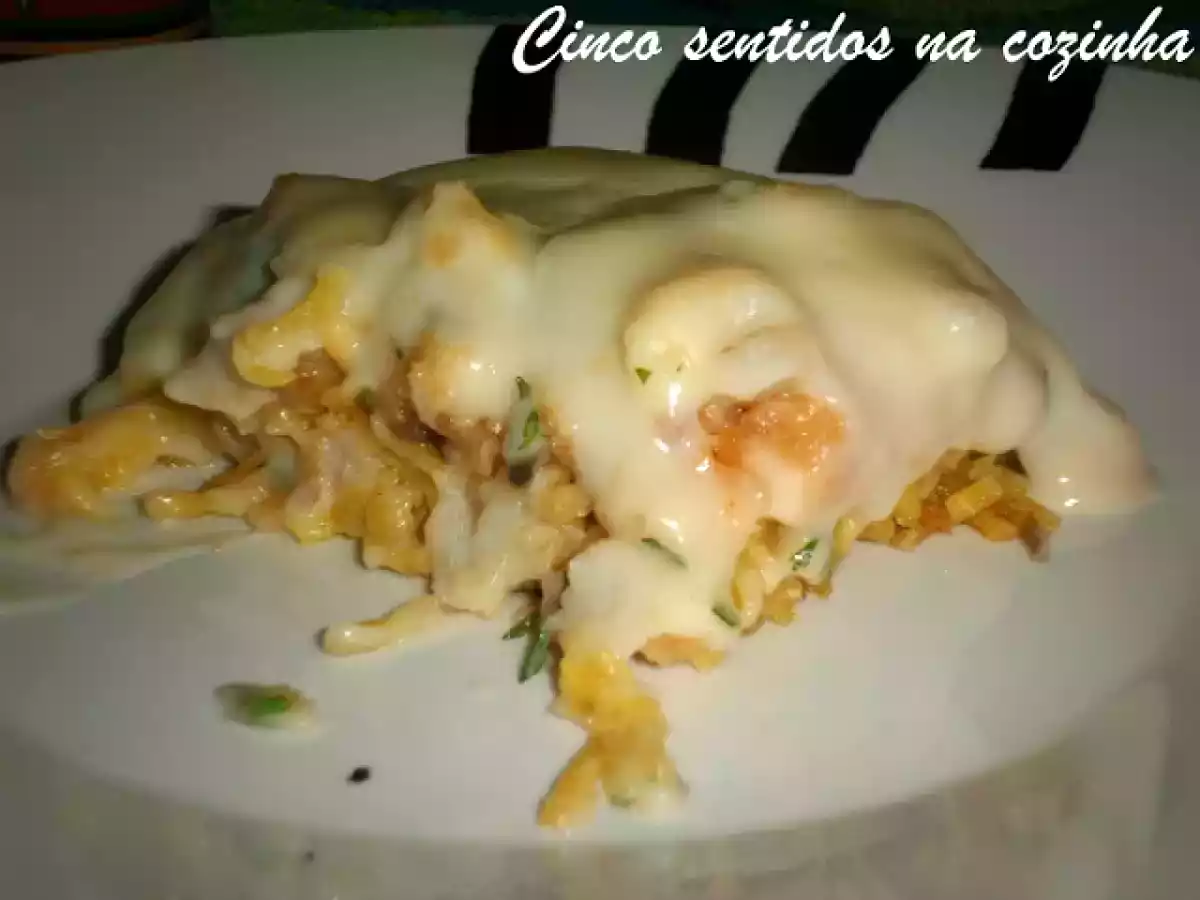 Bacalhau no forno com alheira, batata palha e bechamel