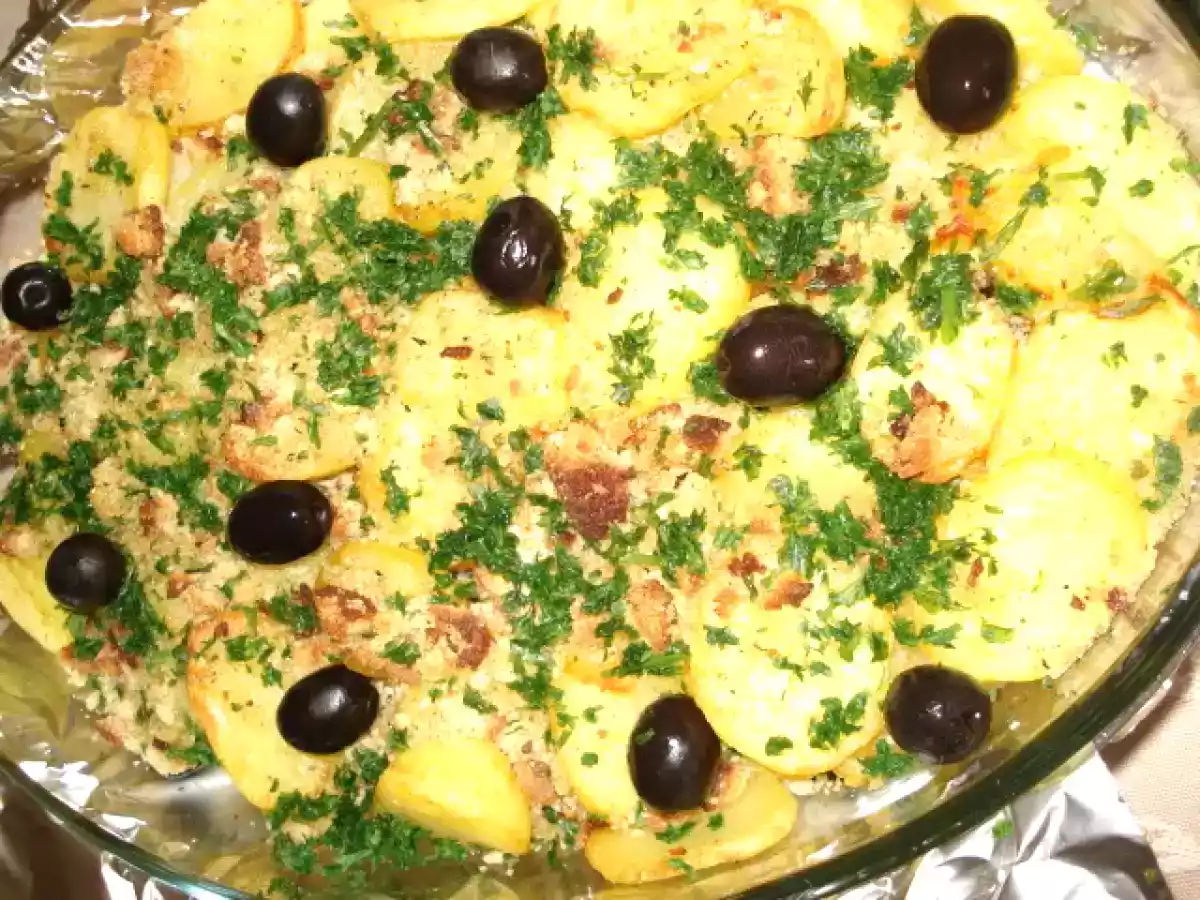 BACALHAU NO FORNO COM BATATA, OVO E CROSTA DE BROA AROMATIZADA...