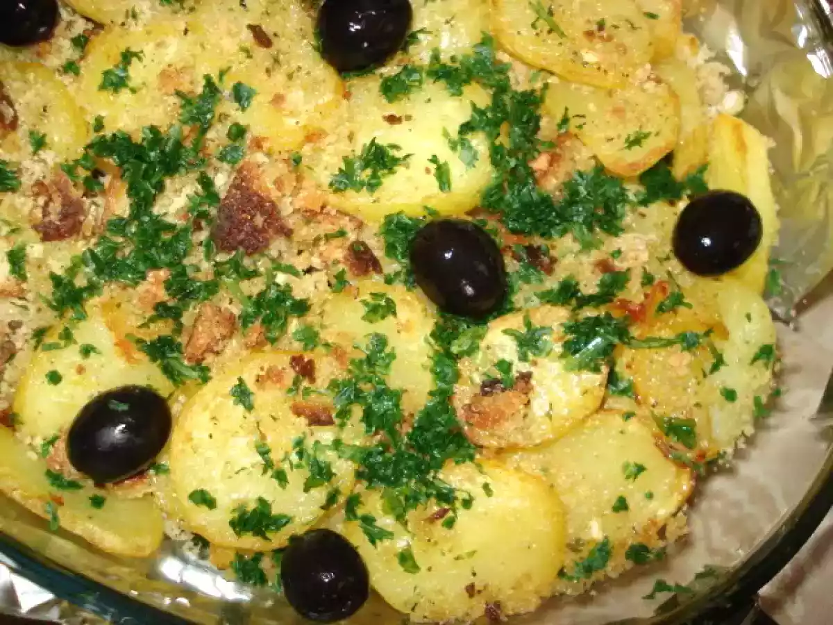 BACALHAU NO FORNO COM BATATA, OVO E CROSTA DE BROA AROMATIZADA... - foto 2