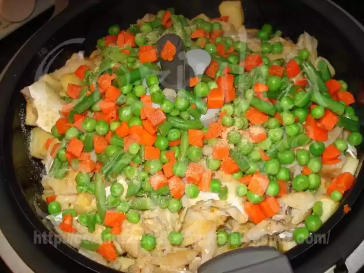 BACALHAU SALTEADO EM CAMA DE BATATA E LEGUMES... - foto 2