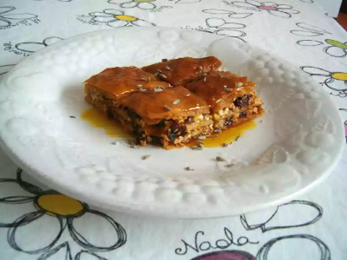 Baklava com calda de laranja e cardamomo e flores de lavanda - foto 2