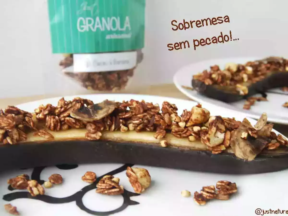 Banana Assada Com Granola (Sobremesa saudável com 2 ingredientes)