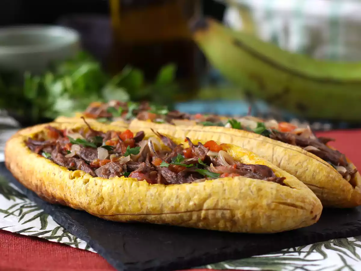 Banana da terra recheada com carne desfiada e queijo - foto 5