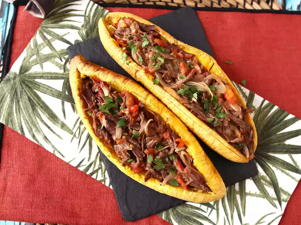 Banana da terra recheada com carne desfiada e queijo - foto 7