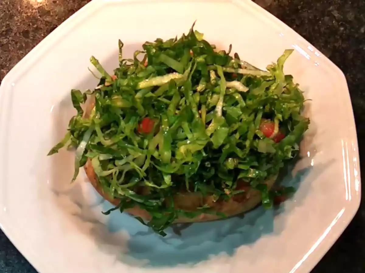 Batata assada com recheio de escarola