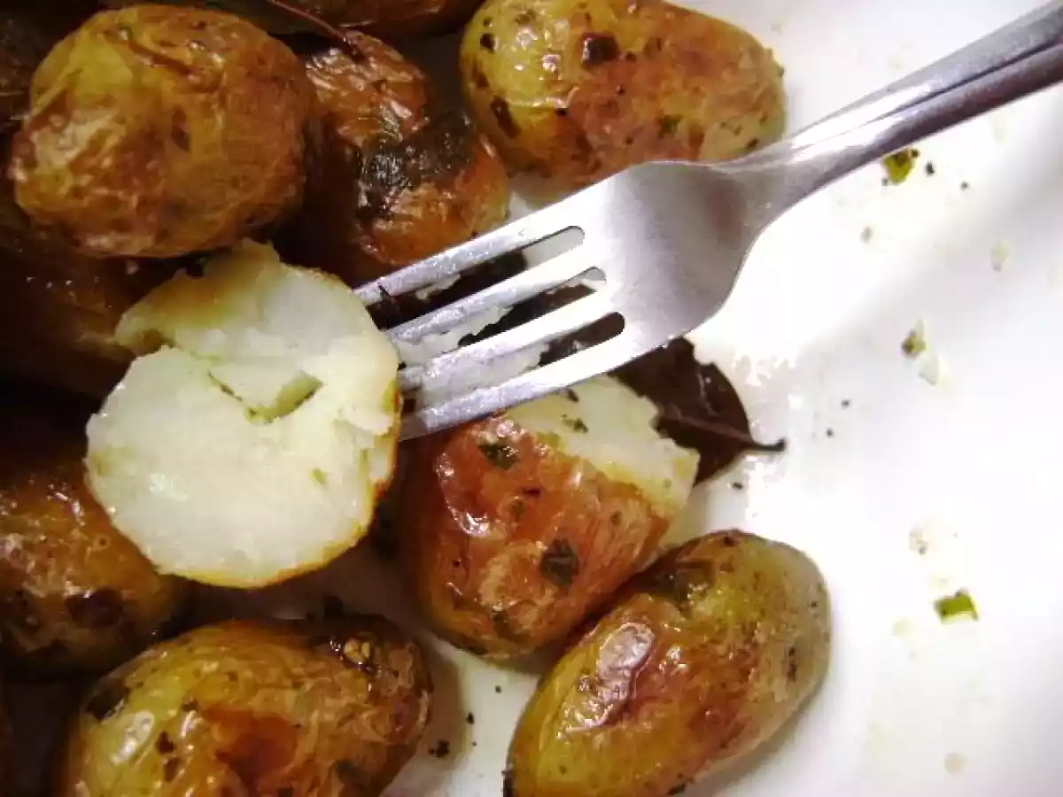 BATATA BOLINHA COM ERVAS