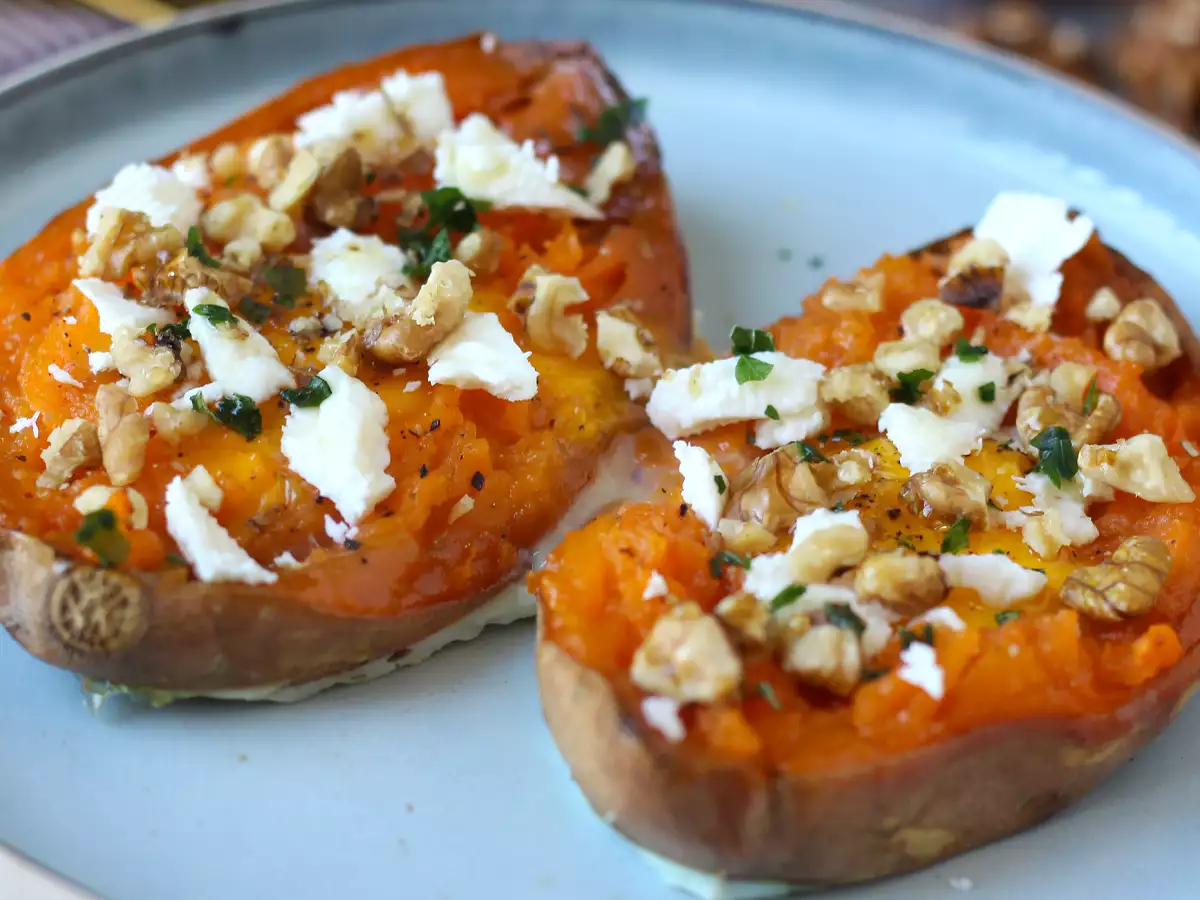 Batata doce assada com ovo, feta, mel e nozes - foto 4