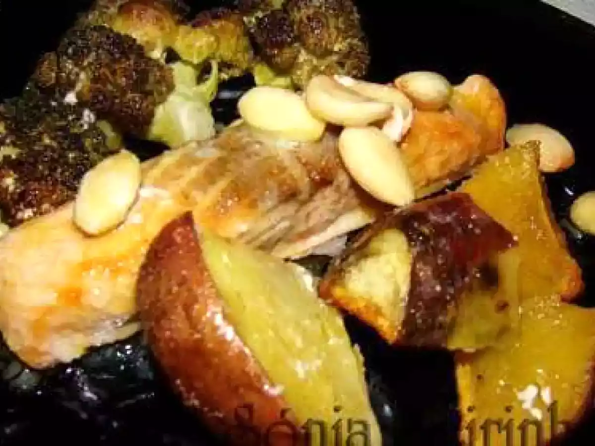 Batata doce assada no forno com salmão, amêndoas e bróculos