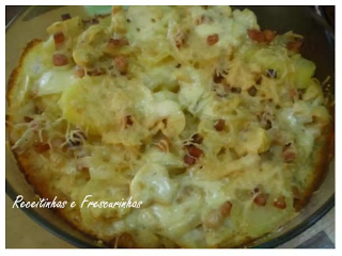 Batata gratinada e um almoço básico