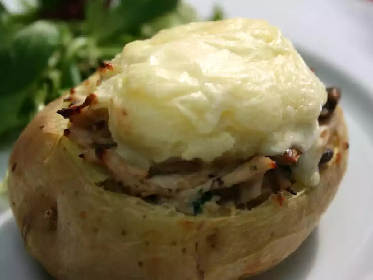 Batata recheada com cogumelos e frango
