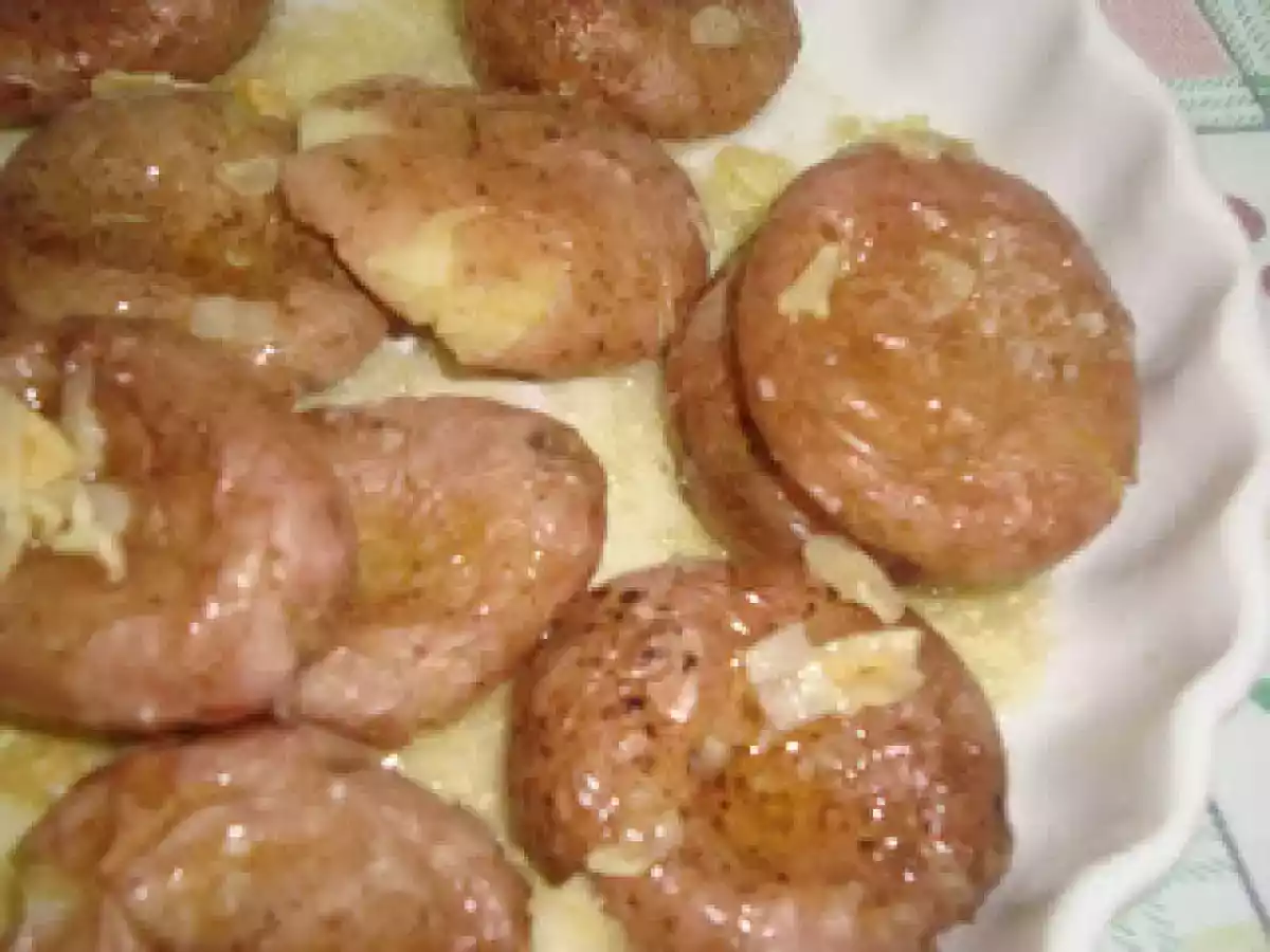 Batatas a murro no microondas com bifes de espadarte grelhado