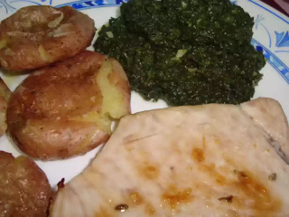 Batatas a murro no microondas com bifes de espadarte grelhado - foto 2