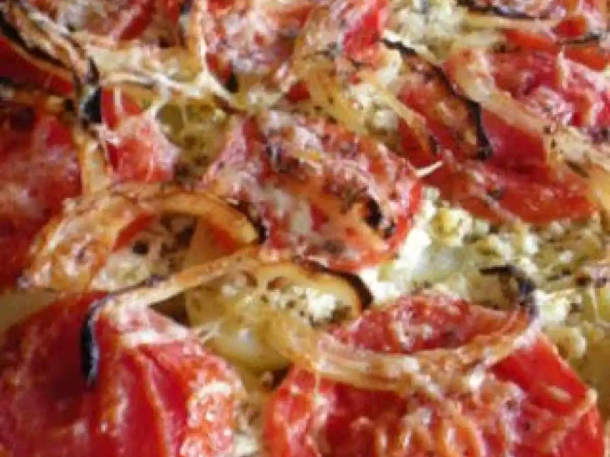 BATATAS AO FORNO COM TOMATES E ALHO PORÓ