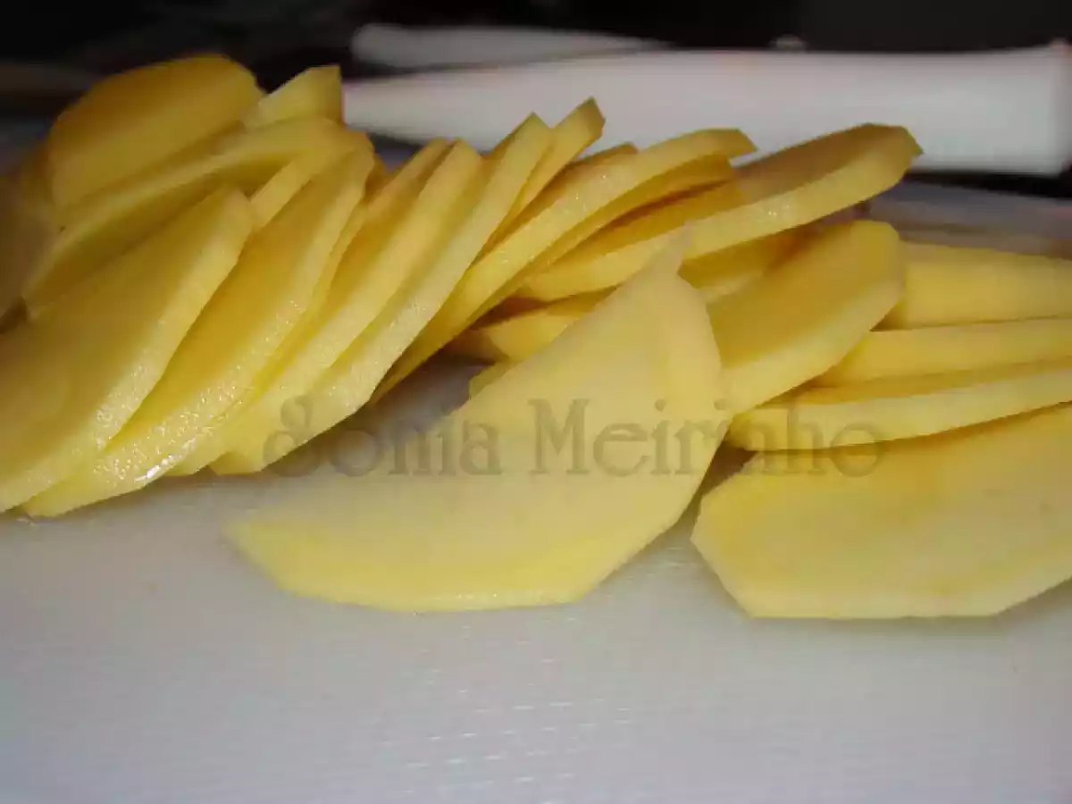 Batatas às rodelas assadas e Frango assado no Forno - foto 2