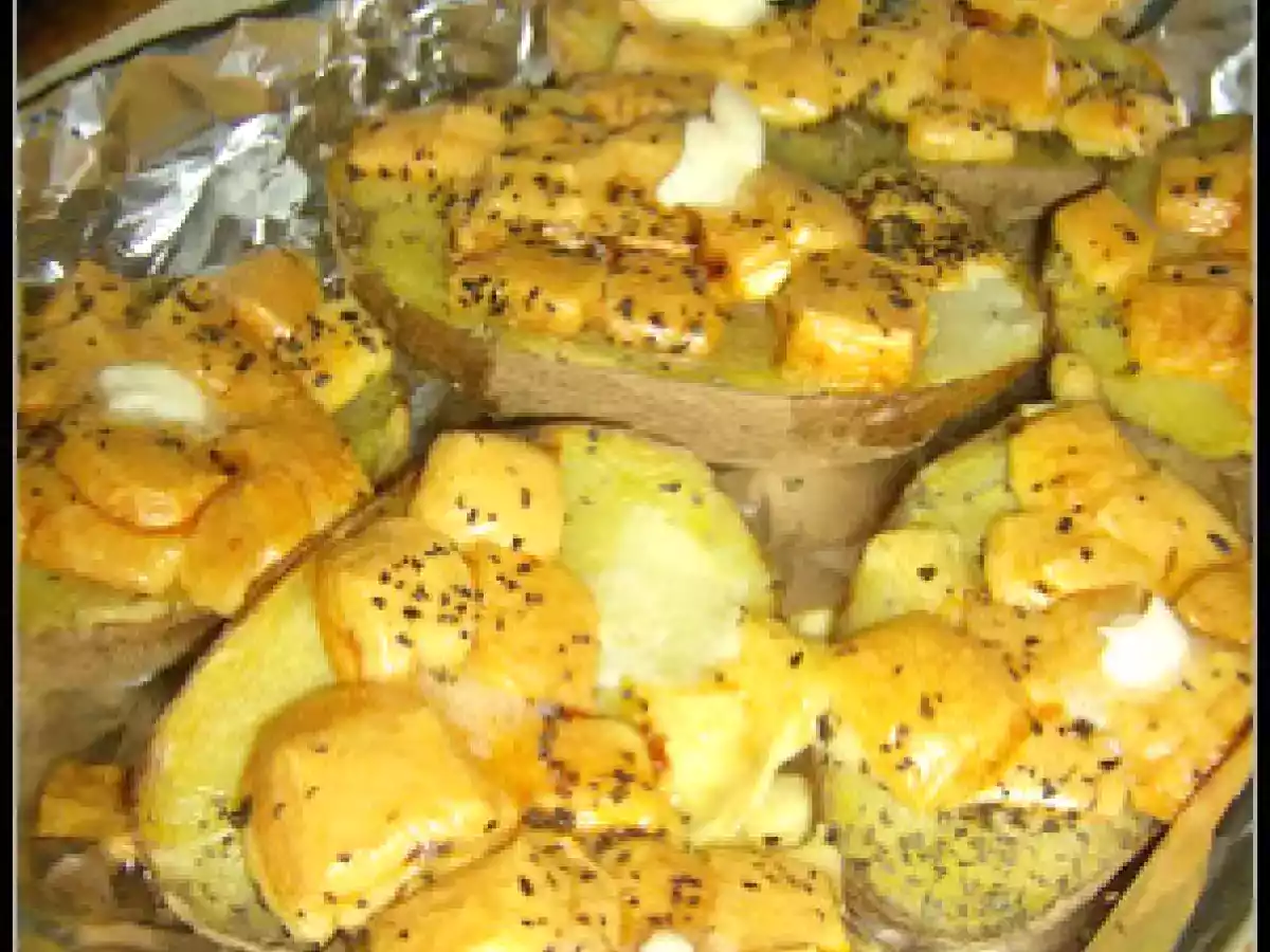 Batatas assadas com queijo raclette