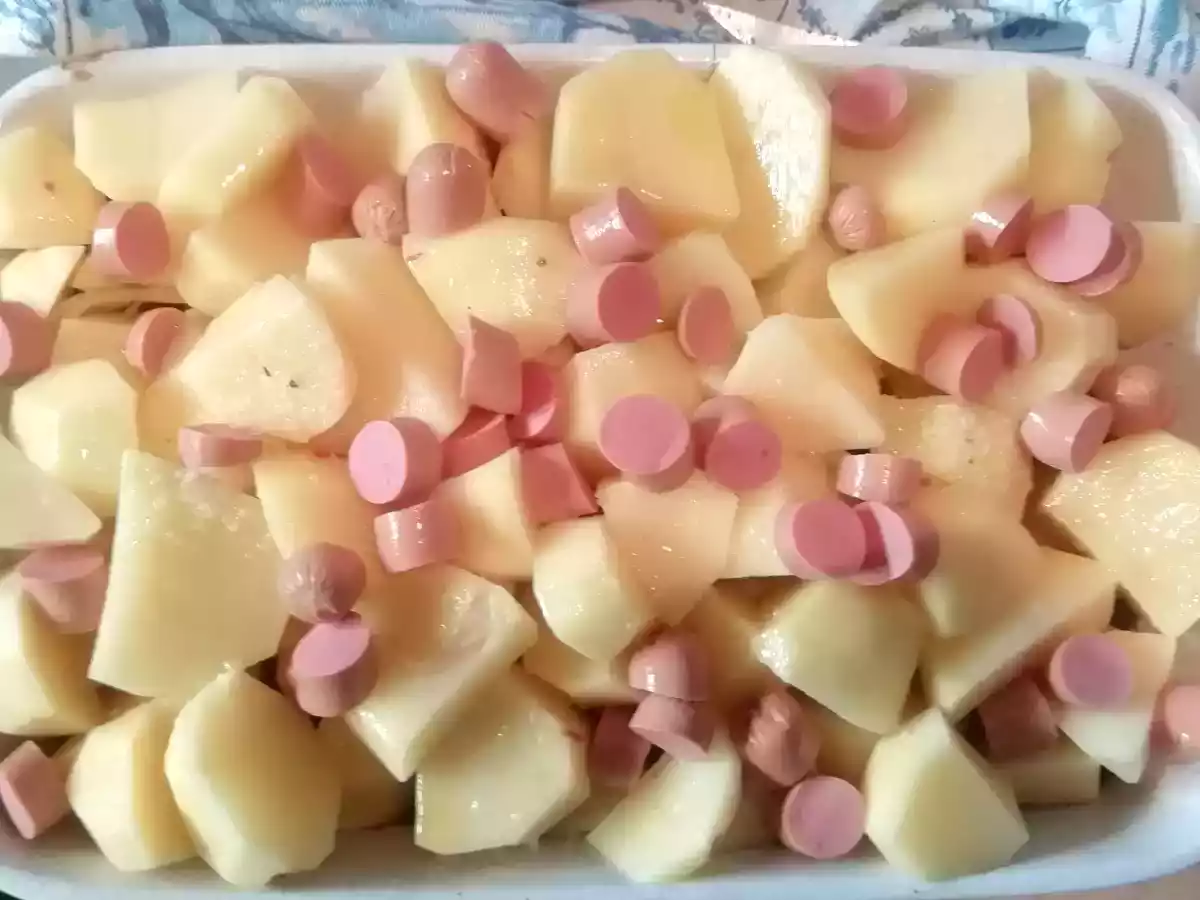 Batatas assadas no forno com salsicha