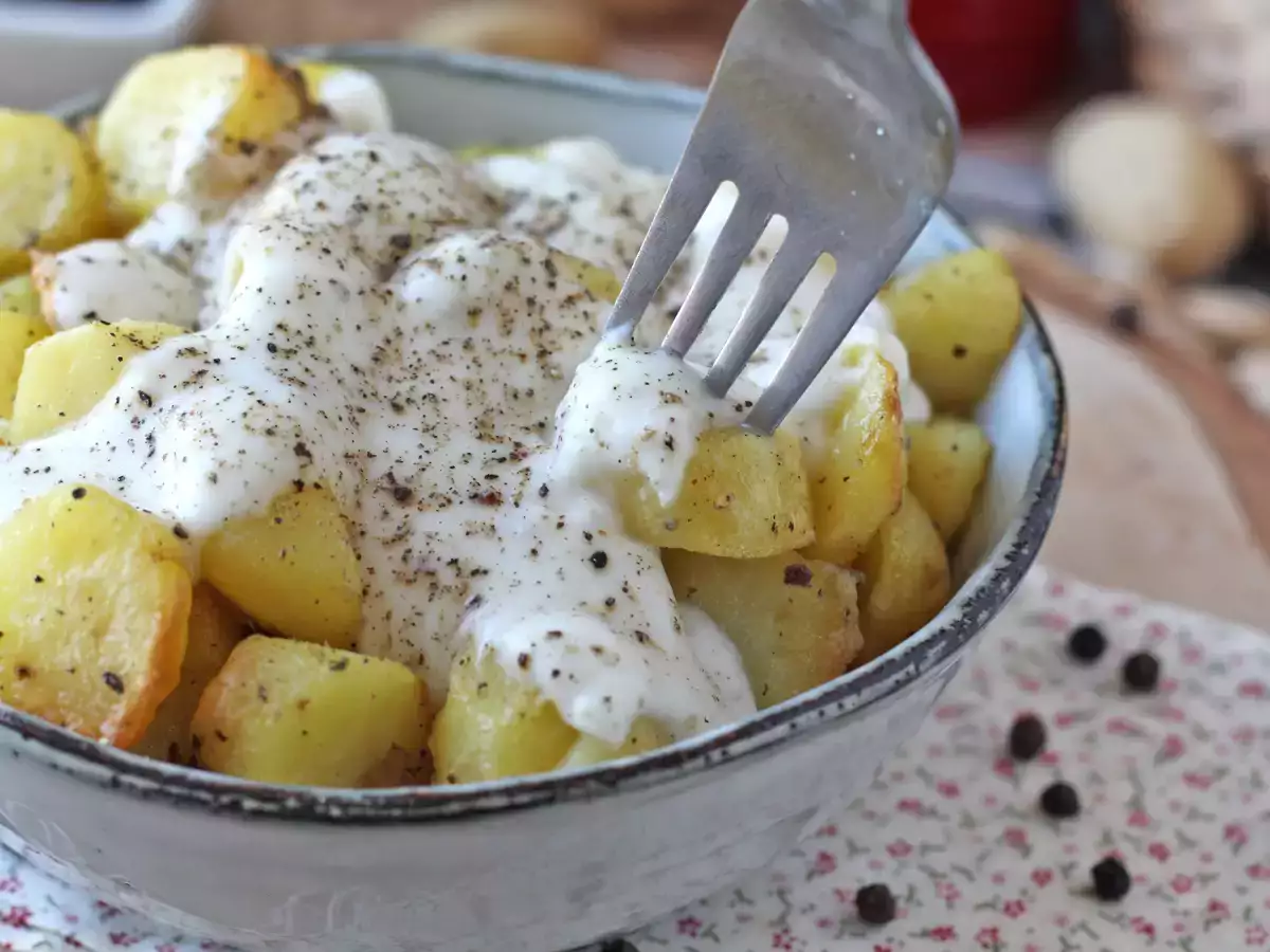 Batatas cacio e pepe: o toque italiano que transforma qualquer refeição
