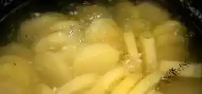 Batatas cozidas salteadas