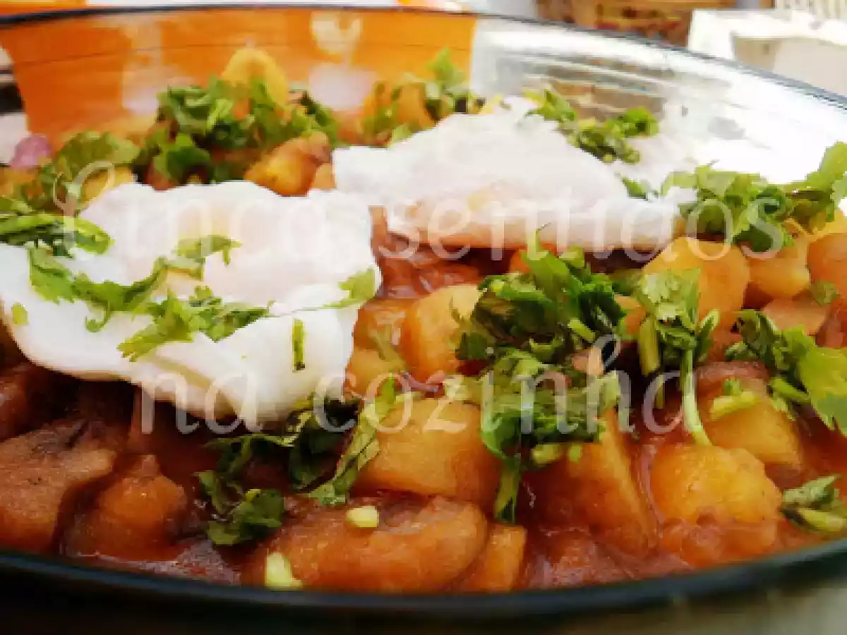 Batatas e cogumelos em molho de tomate com ovos escalfados - foto 3