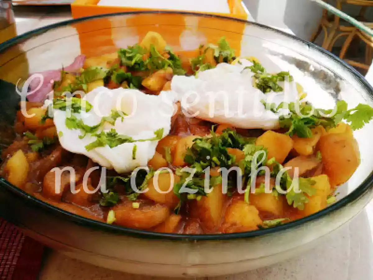 Batatas e cogumelos em molho de tomate com ovos escalfados - foto 4