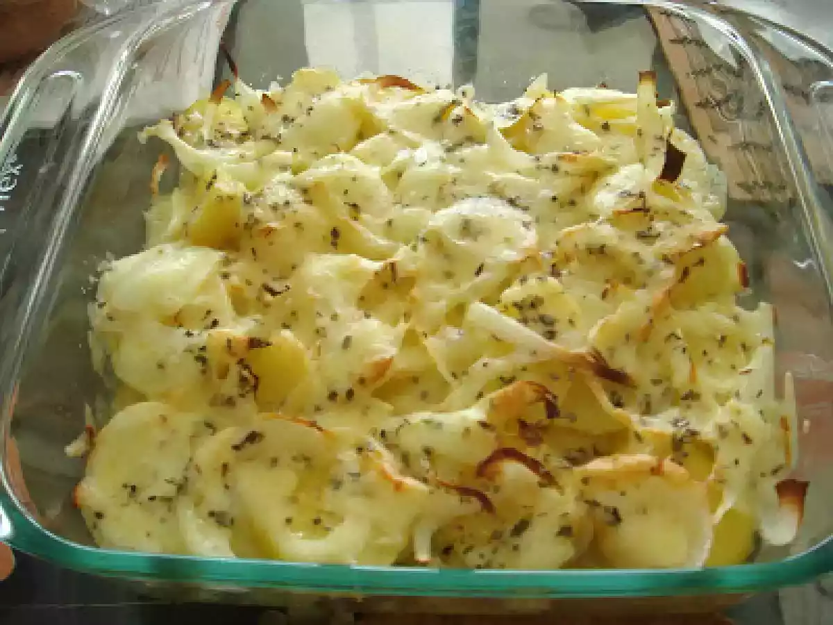 BATATAS GRATINADAS COM CEBOLA