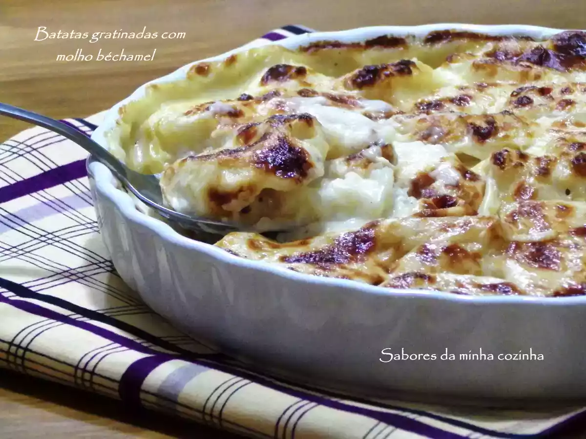 Batatas gratinadas com molho bechamel