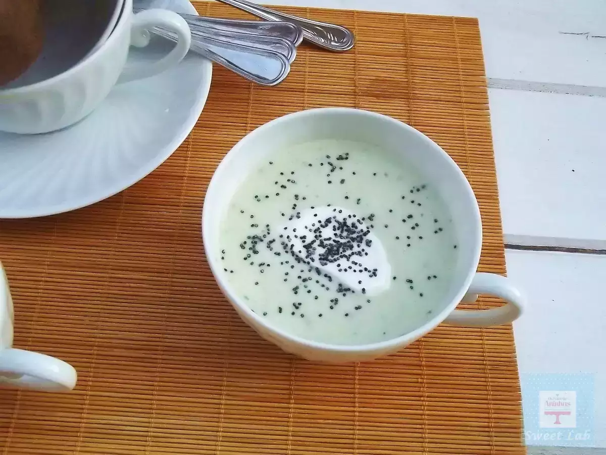 Batido Aveludado de Kiwi e Sementes de Papoila