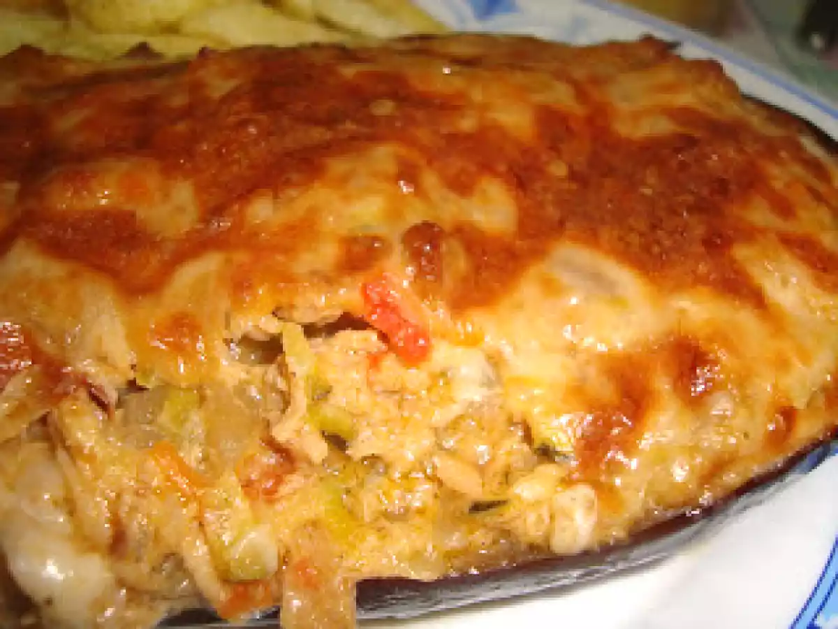 Beringela recheada com legumes e atum