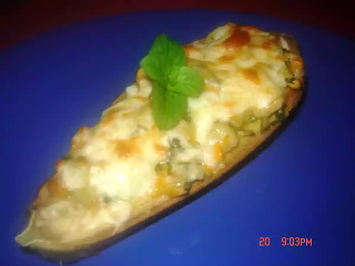 Beringelas com queijo mozzarella