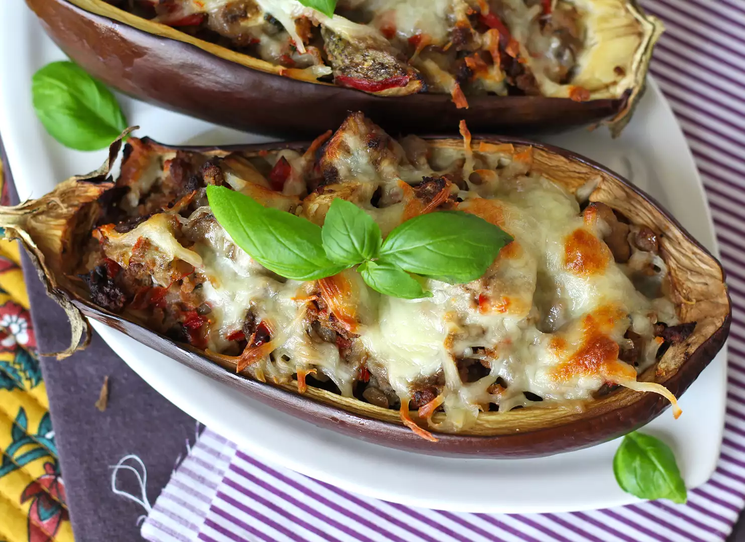 Beringelas recheadas e gratinadas com mussarela