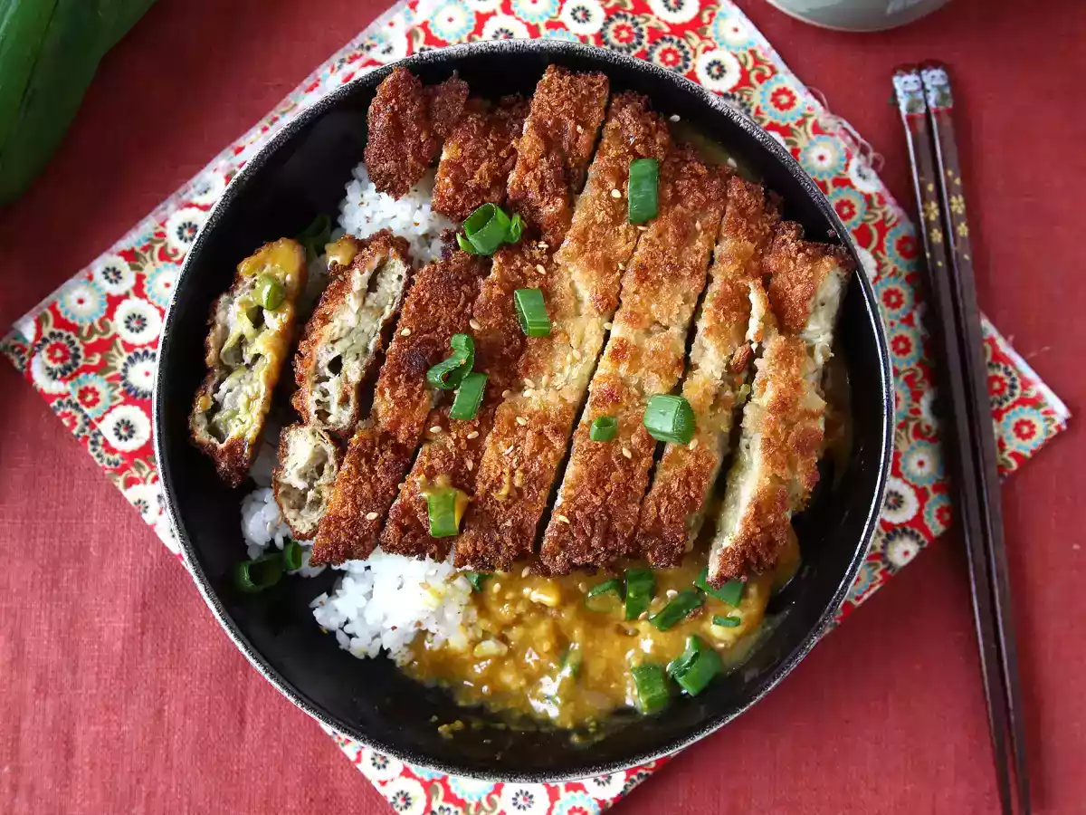 Berinjela empanada (beringela panada) com farinha panko, curry japonês no estilo katsu - foto 2