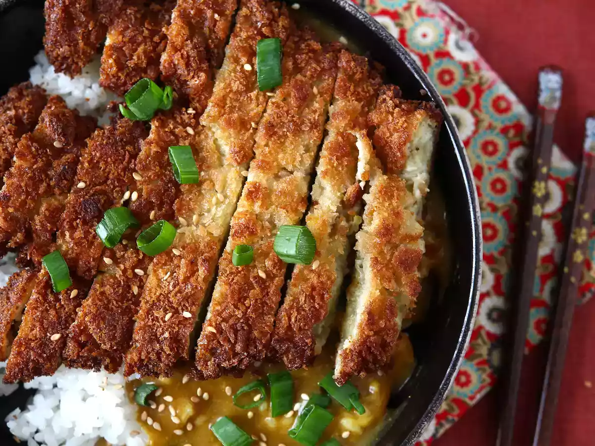 Berinjela empanada (beringela panada) com farinha panko, curry japonês no estilo katsu - foto 3