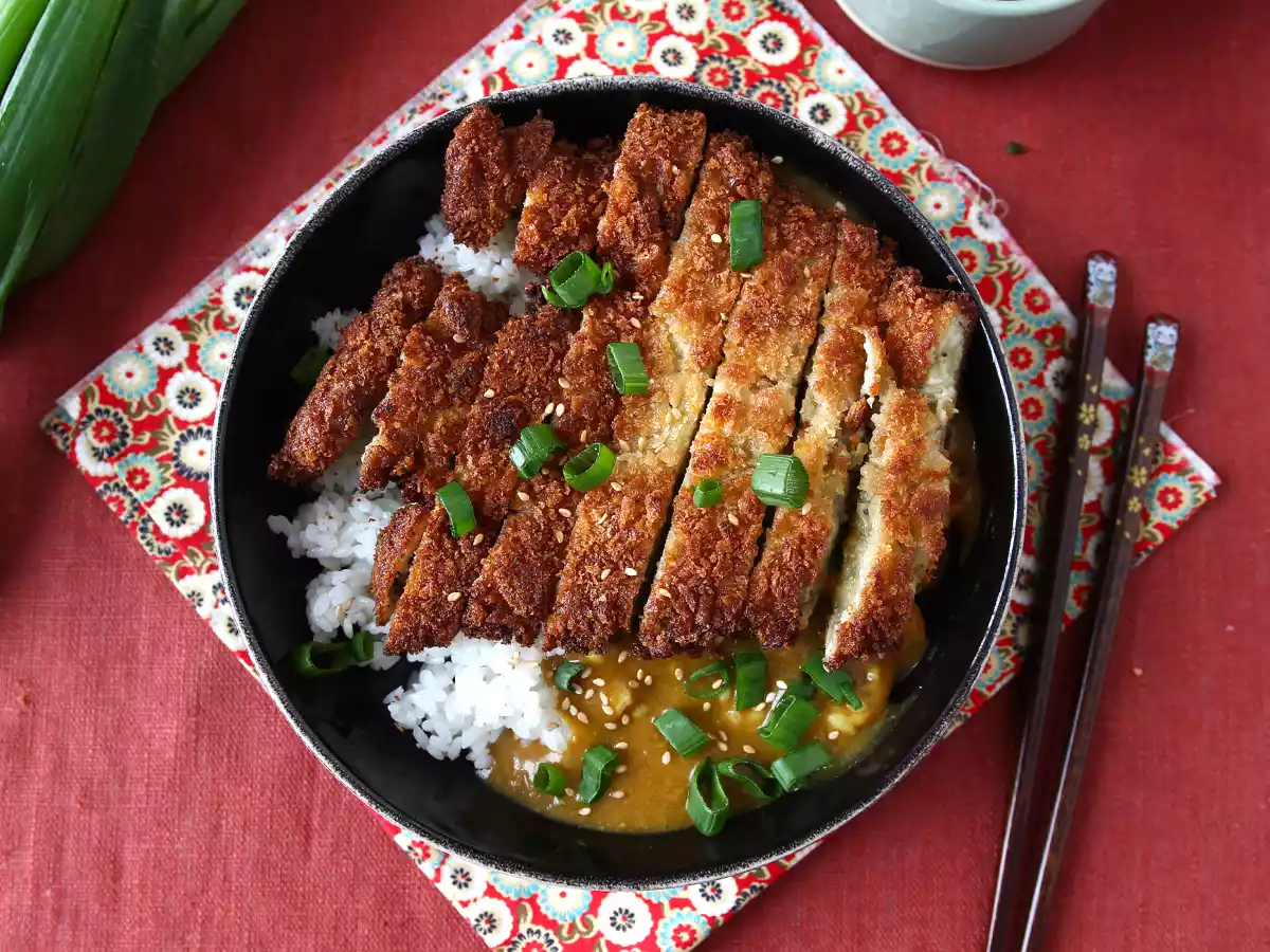 Berinjela empanada (beringela panada) com farinha panko, curry japonês no estilo katsu - foto 5