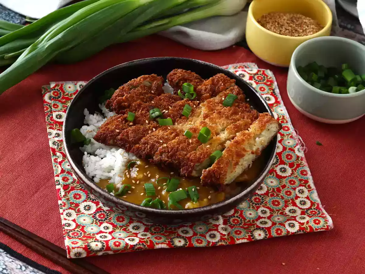 Berinjela empanada (beringela panada) com farinha panko, curry japonês no estilo katsu - foto 6