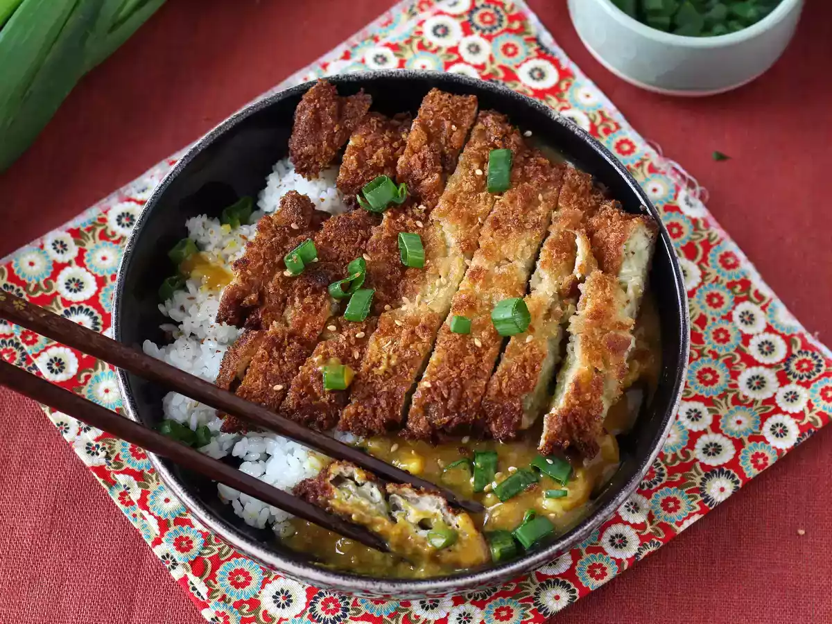 Berinjela empanada (beringela panada) com farinha panko, curry japonês no estilo katsu - foto 7