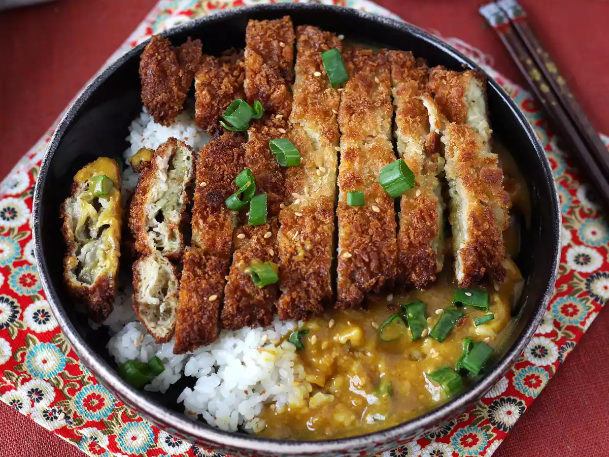 Berinjela empanada (beringela panada) com farinha panko, curry japonês no estilo katsu - foto 8