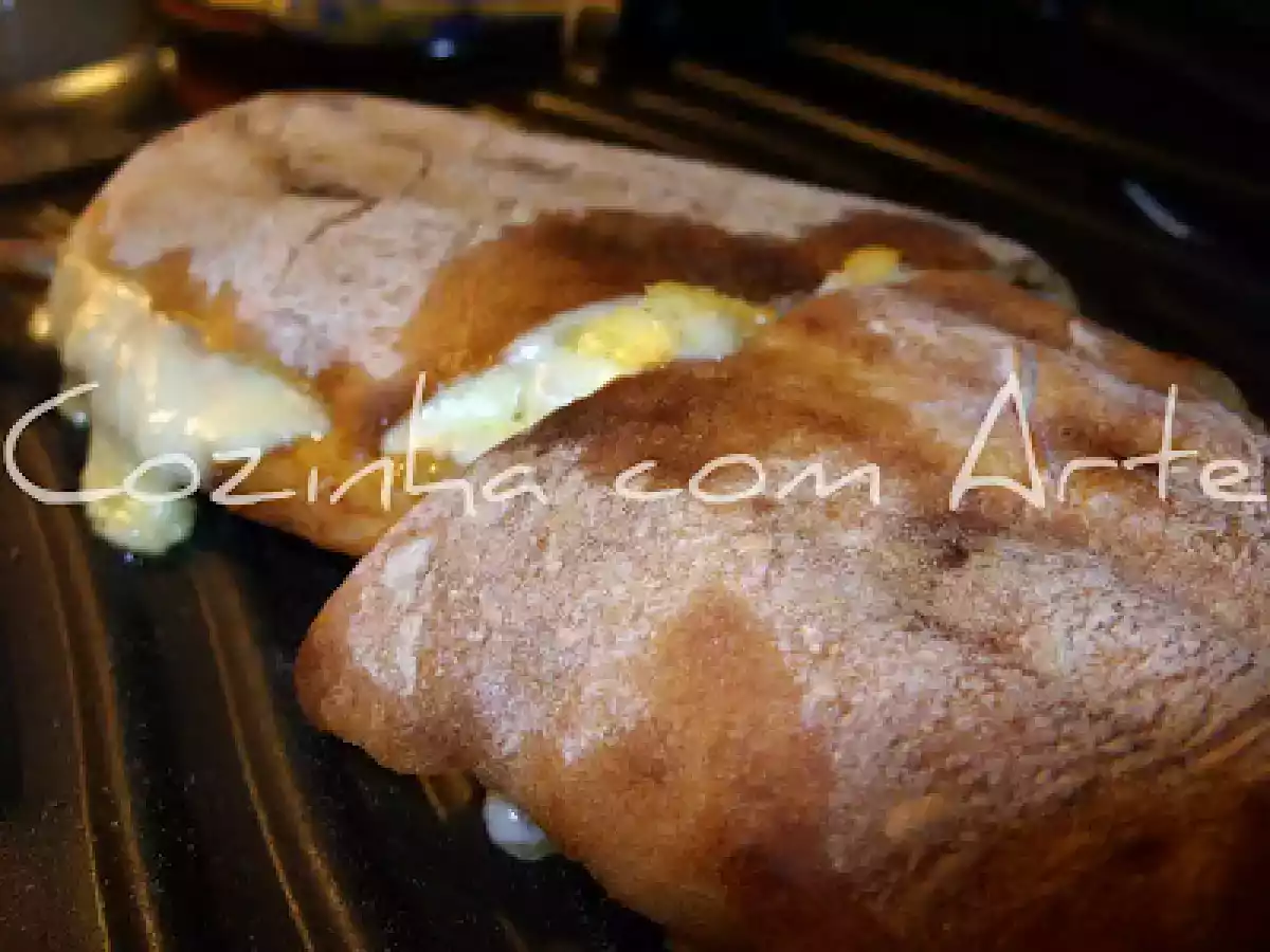 Bifana em pão saloio
